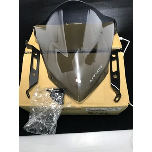 MT09 2014-16 OEM  DARK TINTED  LOGO FLY SCREEN 1RC261C000