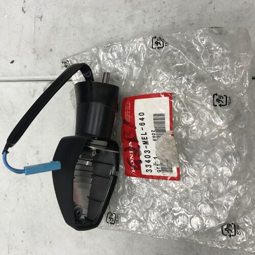 HONDA CBR1000RR 2004-05 OEM FORNT RIGHT WINKER  BASE 33403MEL640 - SKU:33403MEL640