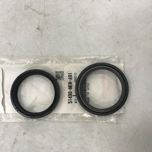 HONDA CRF450R 2015-16 OEM  FORK SEAL SET  51490MENA91 - SKU:51490MENA91
