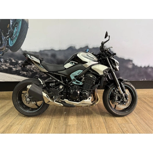 2025 Kawasaki 900CC Z900 (ZR900) SPORTS
