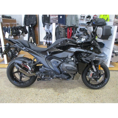2026 BMW R 1300 RS TRIPLE BLACK