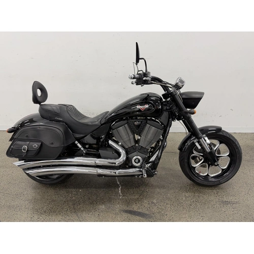 2013 VICTORY 1700CC HAMMER 8-BALL CRUISER