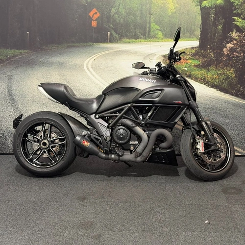 2016 DUCATI 1200CC DIAVEL CARBON CRUISER