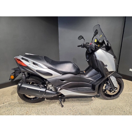 2018 Yamaha 300CC XMAX 300 (CZD300A) Scooter