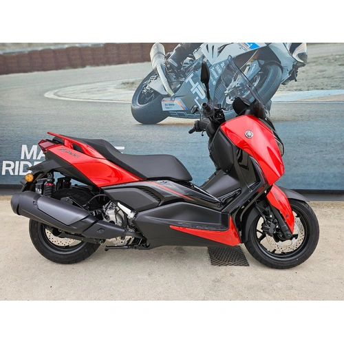 2025 Yamaha 300CC XMAX 300 (CZD300A) Scooter