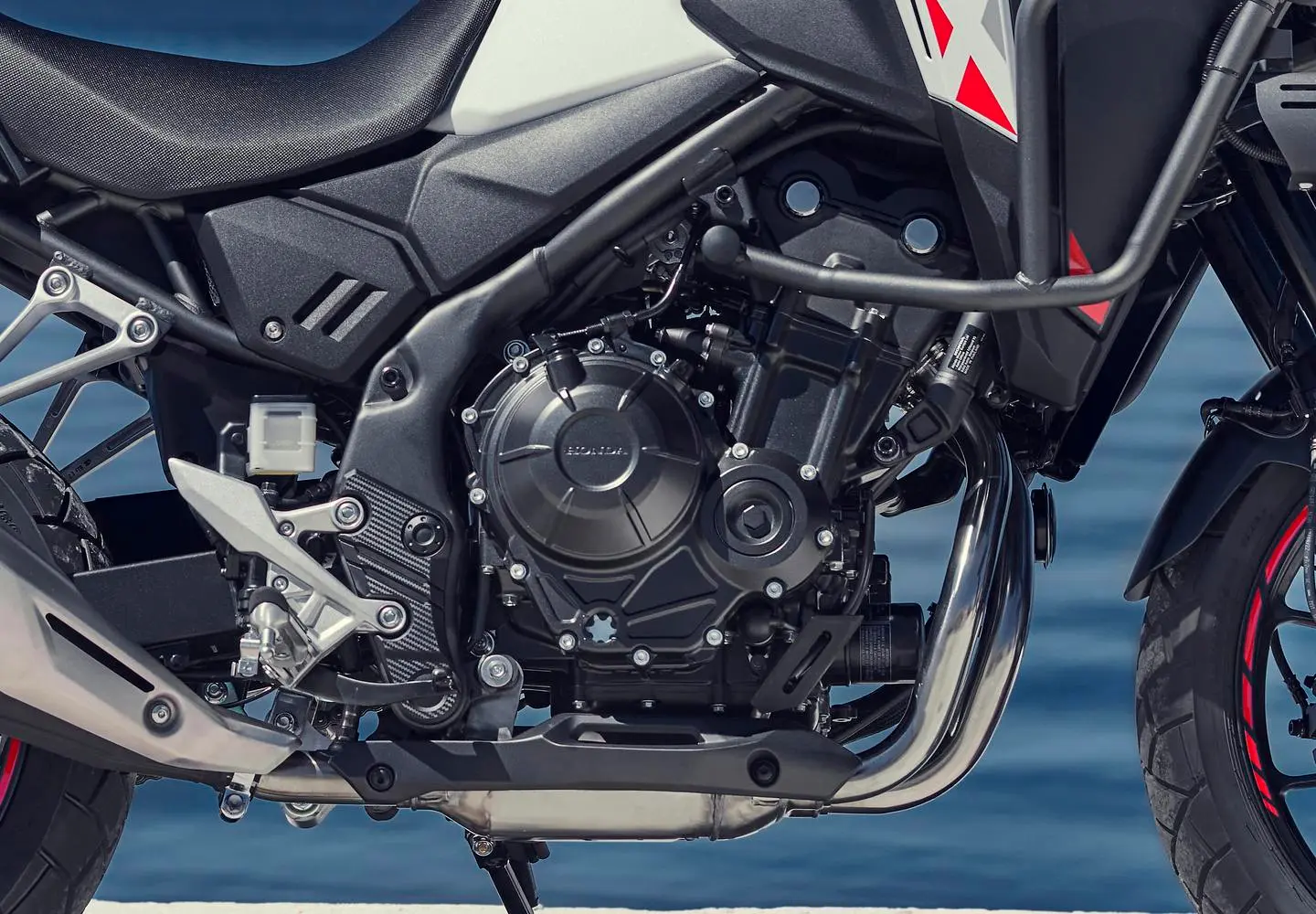 Twin cylinder engine