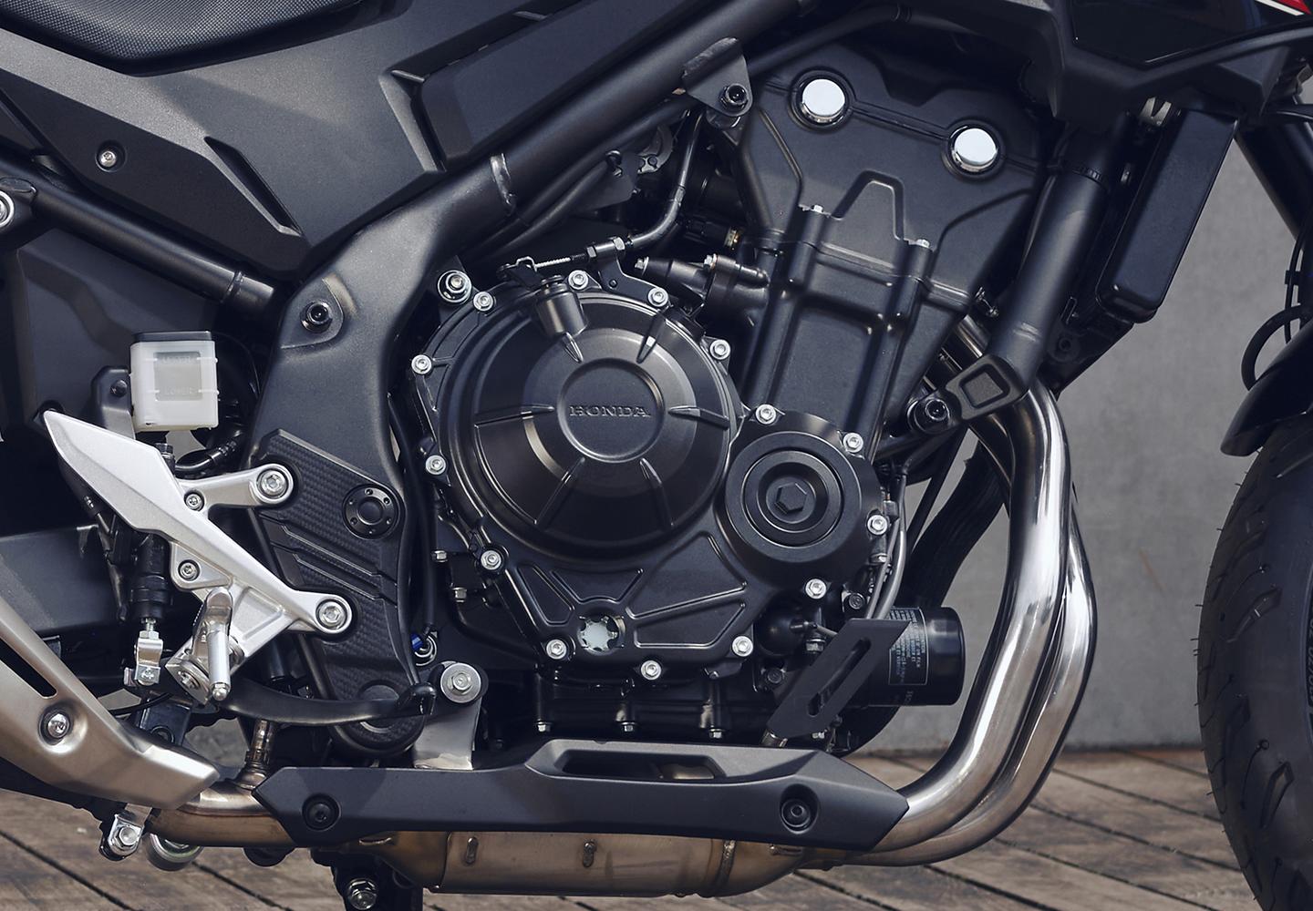 Twin cylinder engine